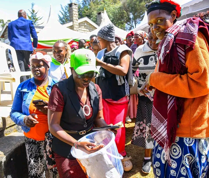 The members are collecting 10 bob shillings from their followers to help in putting back the teared banners for their candidate in Ol Kalou