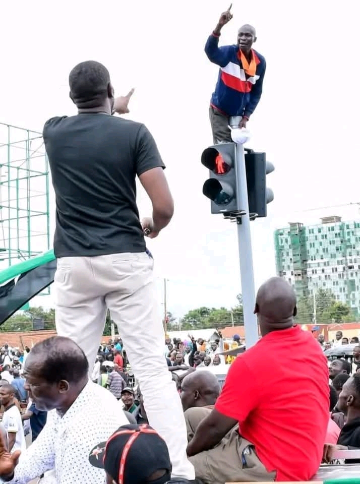 Linda Mwananchi Supporter Shows One term sign, during a political rally in Kisumu
