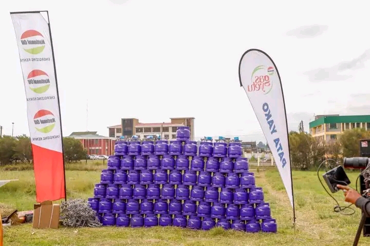 Old Kalou Residents Receive Gas Cylinders and Matresses in County Relief Drive